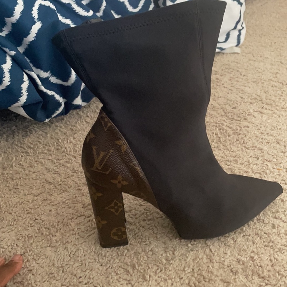 Louis Vuitton monogram ankle boots. - Picture 6 of 7